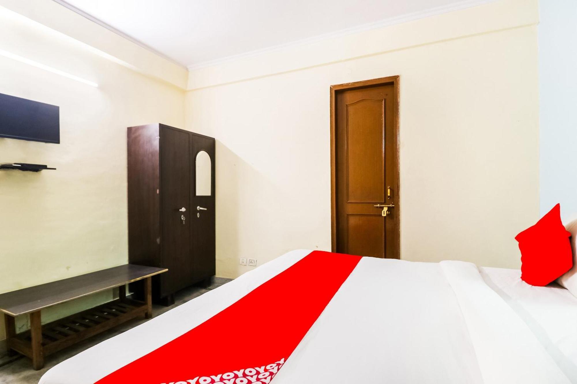 โอโย 73770 โฮเทล ดีไซร์ Hotel คูร์เคาน์ ภายนอก รูปภาพ