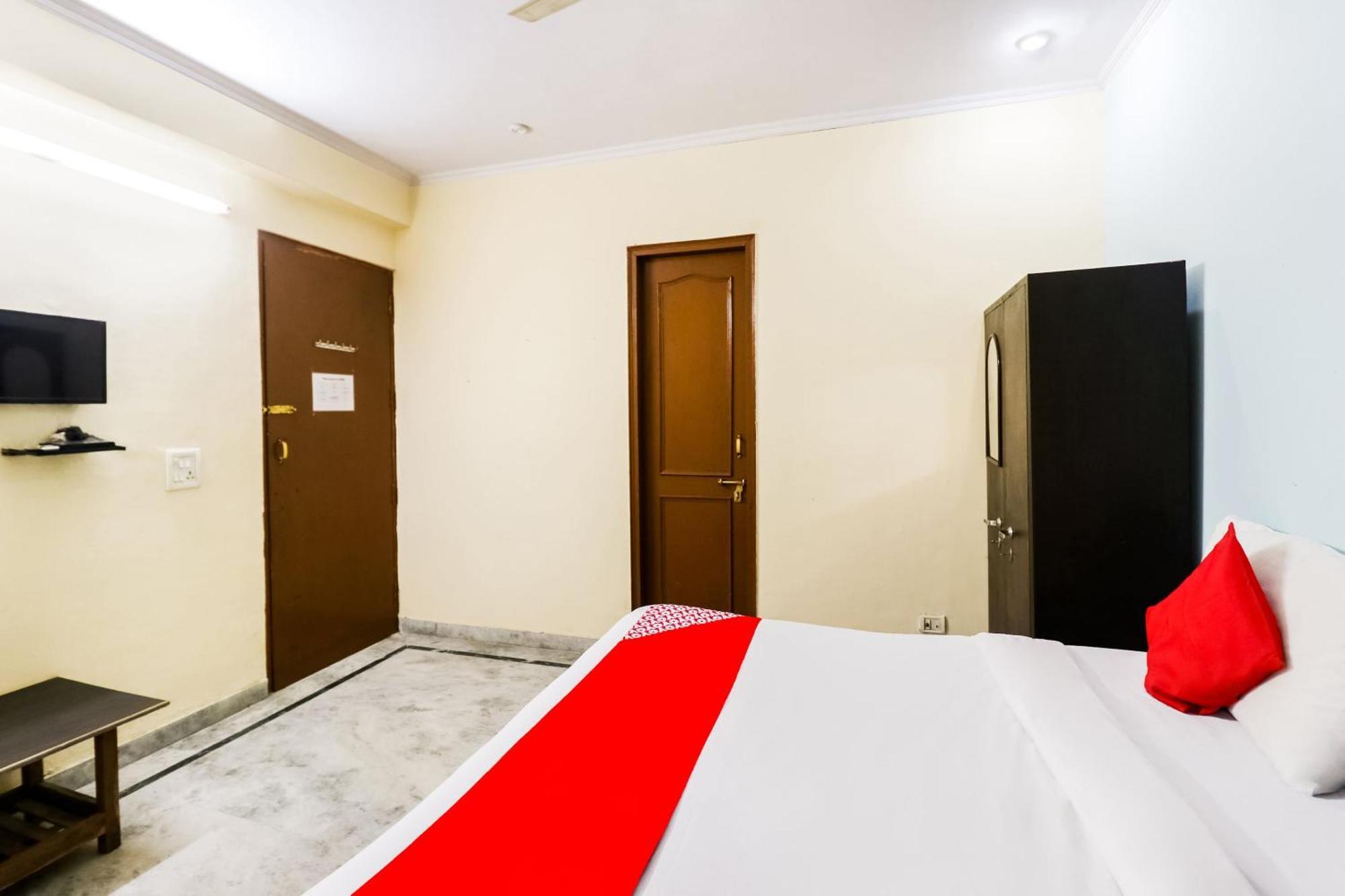 โอโย 73770 โฮเทล ดีไซร์ Hotel คูร์เคาน์ ภายนอก รูปภาพ