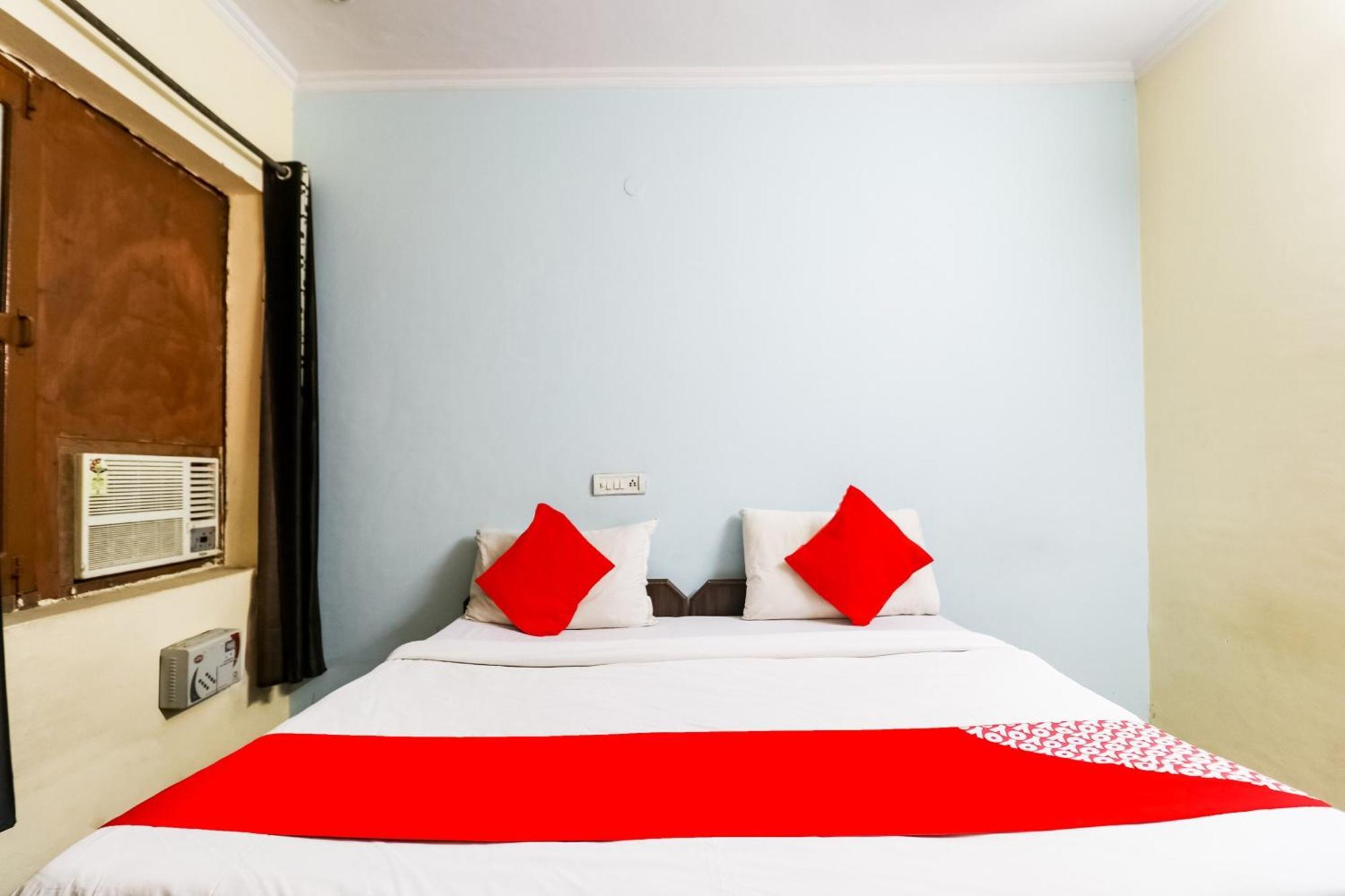 โอโย 73770 โฮเทล ดีไซร์ Hotel คูร์เคาน์ ภายนอก รูปภาพ
